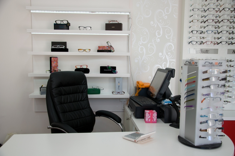 opticien-HYERES-min_spectacle-office-furniture-room-interior-design-design-809392-pxhere.com